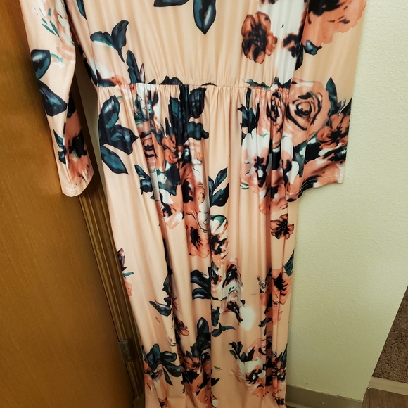 Beautiful and comfortable dress - Picture 4 of 6